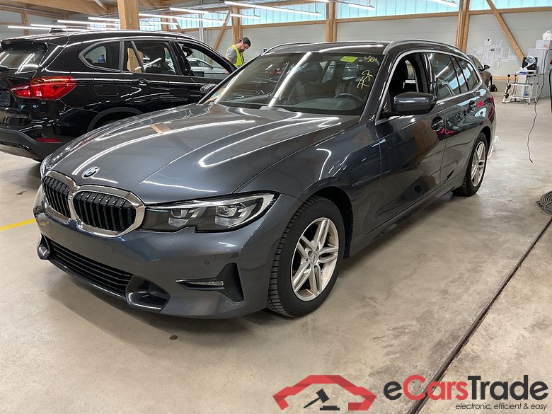 BMW 3er 318d Touring Sport Line 5d 110kW #1