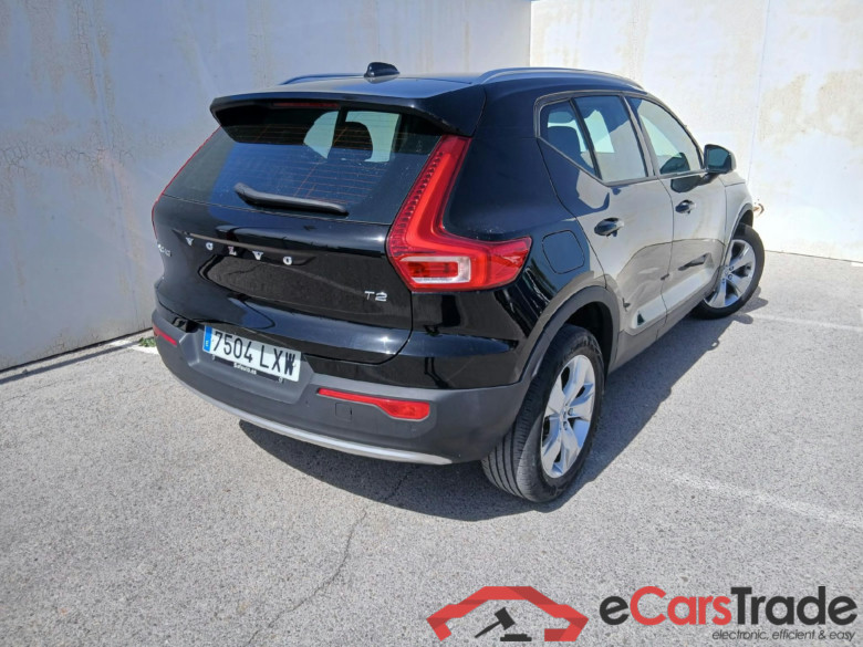 VOLVO XC40 / 2017 / 5P / todoterreno 1.5 T2 Momentum Pro Auto #2