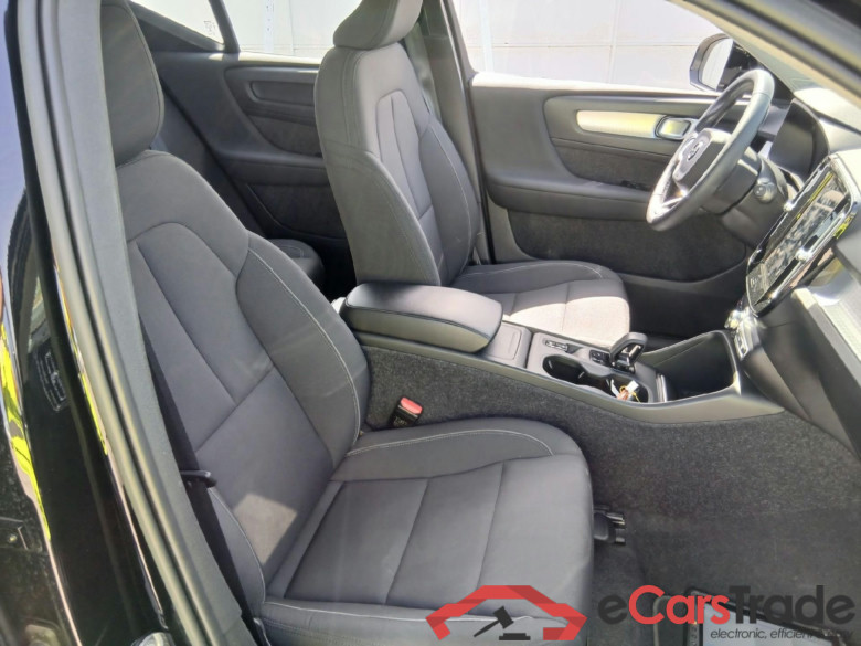 VOLVO XC40 / 2017 / 5P / todoterreno 1.5 T2 Momentum Pro Auto #6