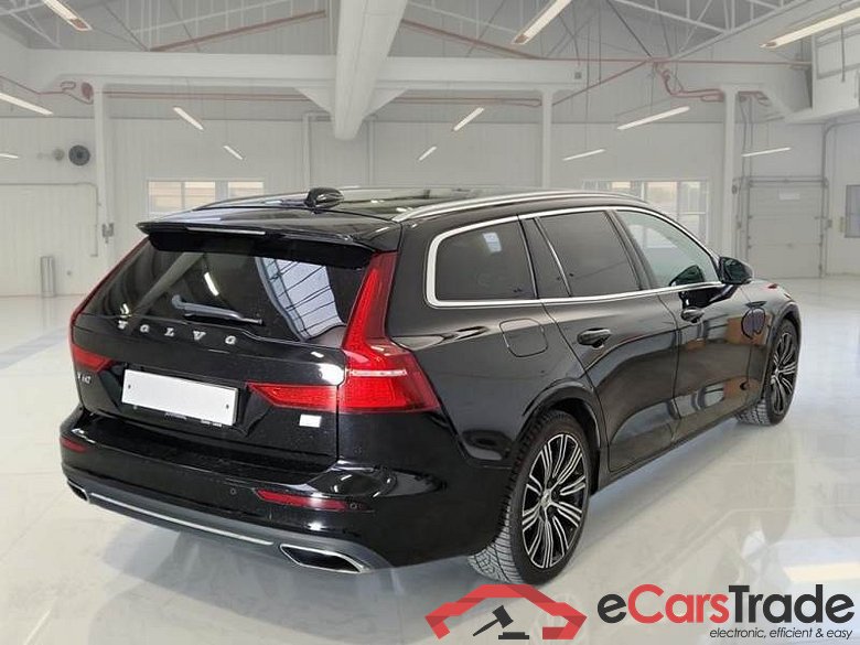 VOLVO V60 / 2019 / 5P / STATION WAGON T6 PLUG-IN AWD AUTOM.INSCR.EXPR. #2