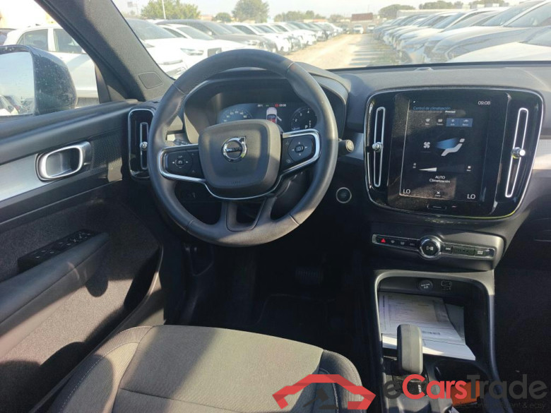 VOLVO XC40 / 2017 / 5P / todoterreno 1.5 T2 Momentum Pro Auto #3