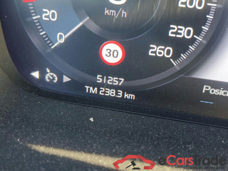 VOLVO XC40 / 2017 / 5P / todoterreno 1.5 T2 Momentum Pro Auto #5