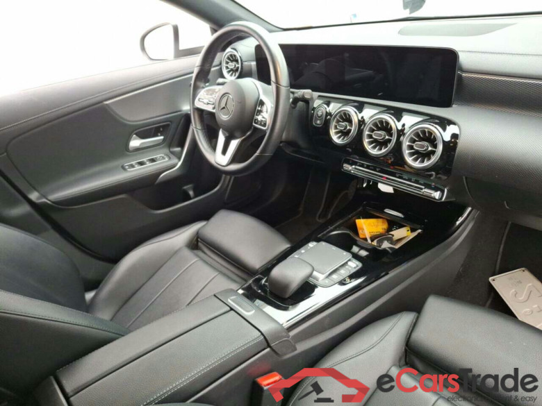 MERCEDES-BENZ CLA SHOOTING BRAKE 2.0 180 D STYLE 7G-DCT #3