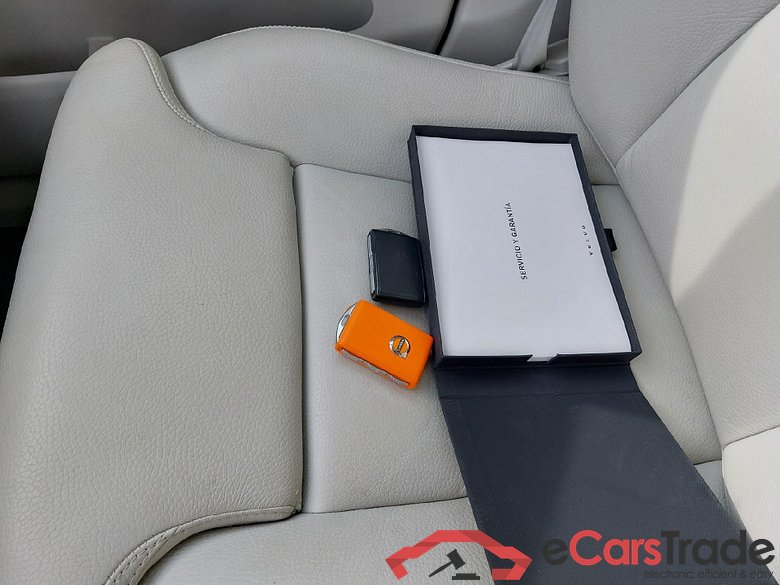 VOLVO XC60 / 2017 / 5P / todoterreno 2.0 T6 AWD Recharge Inscription Auto #5