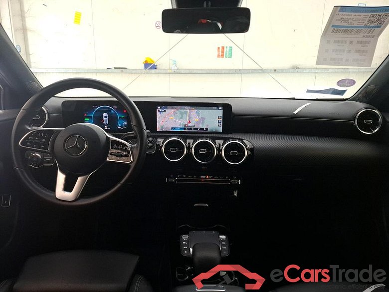 MERCEDES-BENZ Classe A Compact / 2018 / 5P / Berline A 250 e Business Line 8G-DCT #5