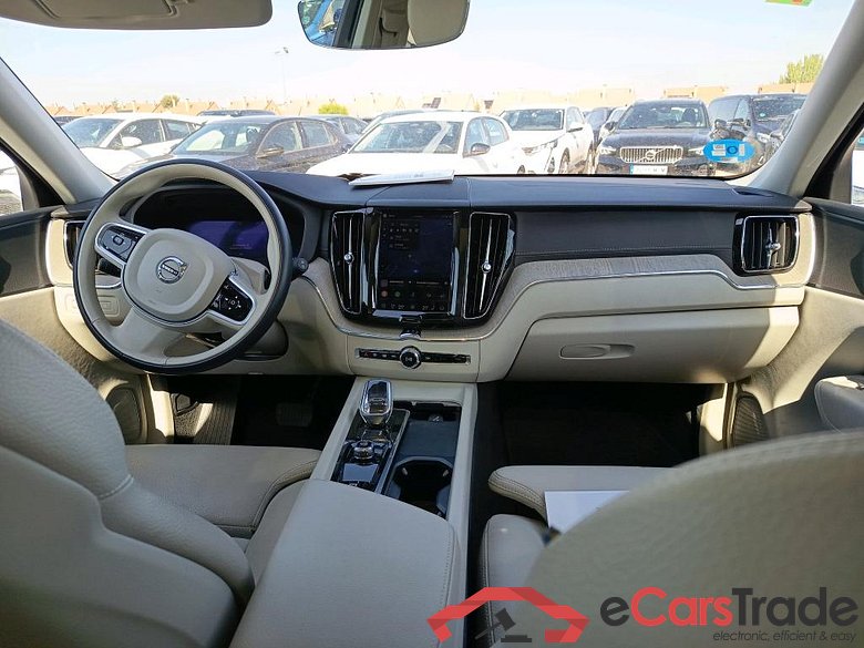 VOLVO XC60 / 2017 / 5P / todoterreno 2.0 T6 AWD Recharge Inscription Auto #3