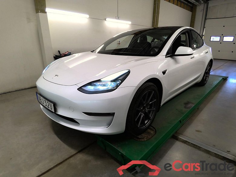 Model 3 DualM. Long-Range AWD