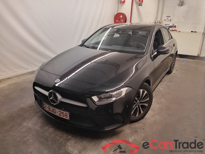Mercedes-Benz A-Klasse Limousine A 180d Business Solution Aut. 4d #1