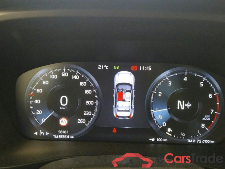 VOLVO XC40 / 2017 / 5P / todoterreno 1.5 T2 Momentum Core #4