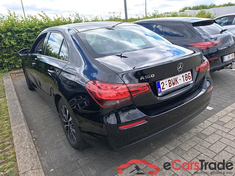 MERCEDES-BENZ A-CLASS LIMOUSINE 1.3 A 180 ESSENTIAL LINE DCT #3