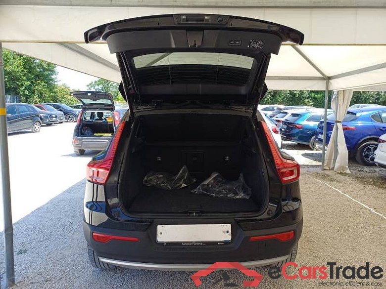 VOLVO XC40 / 2017 / 5P / SUV T4 PLUG-IN HYBRID AUTO RECH INSCRIP EXPR #5
