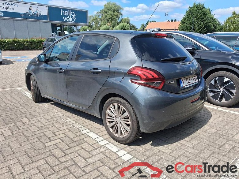 PEUGEOT 208 1.2i PureTech Style #4