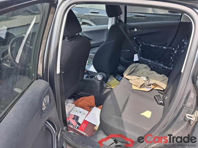 PEUGEOT 208 1.2i PureTech Style #5