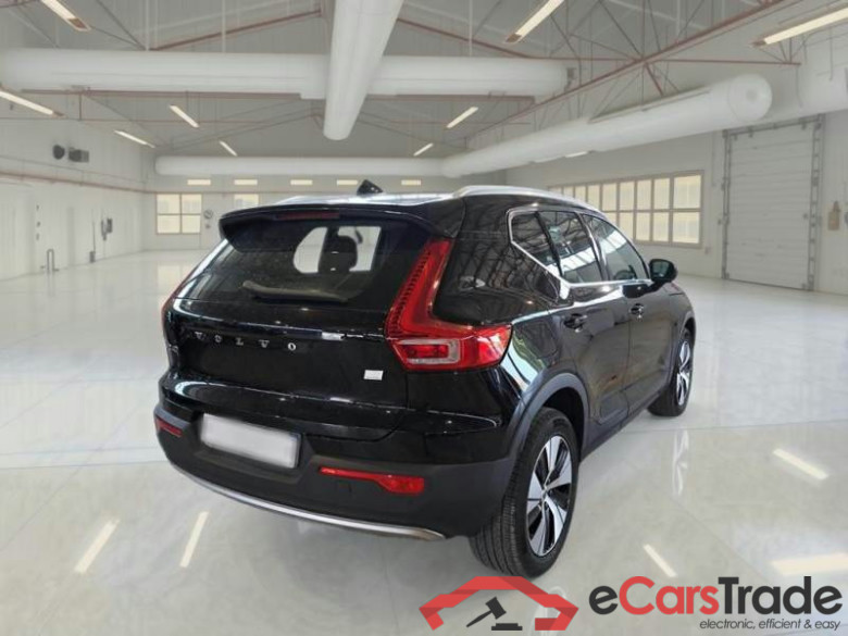 VOLVO XC40 / 2017 / 5P / SUV T4 PLUG-IN HYBRID AUTO RECH INSCRIP EXPR #2