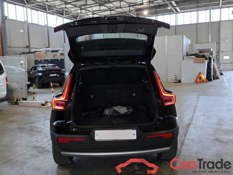 VOLVO XC40 / 2017 / 5P / SUV T4 PLUG-IN HYBRID AUTO RECH INSCRIP EXPR #5