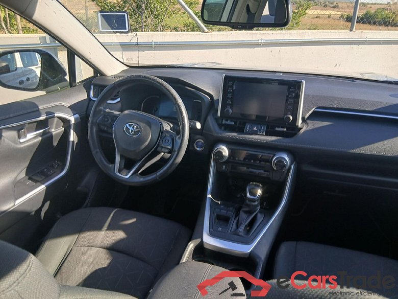 TOYOTA Rav4 / 2018 / 5P / todoterreno 2.5l 220H Advance #3