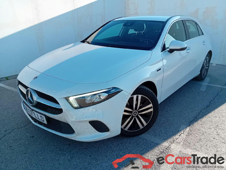 MERCEDES-BENZ Clase A / 2018 / 5P / berlina con portón A 250 e #1