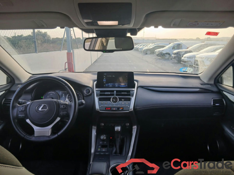 LEXUS NX / 2017 / 5P / todoterreno 2.5 300h Business 2WD #3