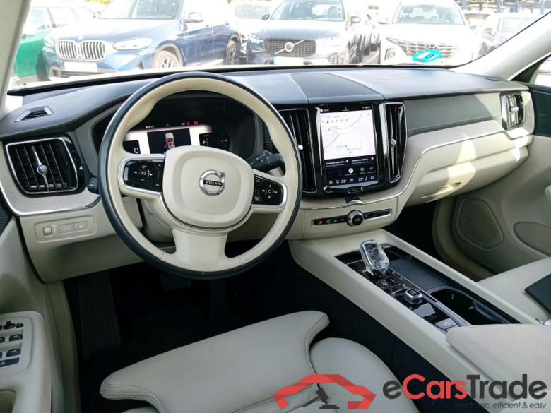 VOLVO XC60 / 2017 / 5P / todoterreno 2.0 T6 AWD Recharge Inscription Auto #3