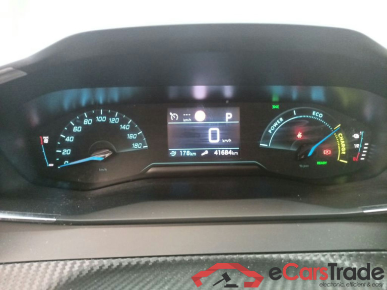 PEUGEOT E-2008 50 kWh Allure 5d #6