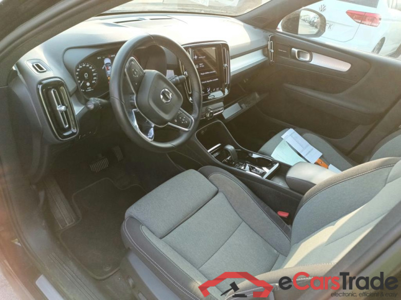 VOLVO XC40 / 2021 / 5P / todoterreno 1.5 T5 Recharge PHEV Plus Dark Auto #3