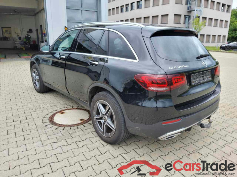 Mercedes-Benz GLC (BM 253)(06.2015->) DE - SUV5 GLC 300 de EU6d, 4Matic AMG Line, (Facelift) 2020 - 2022 #4