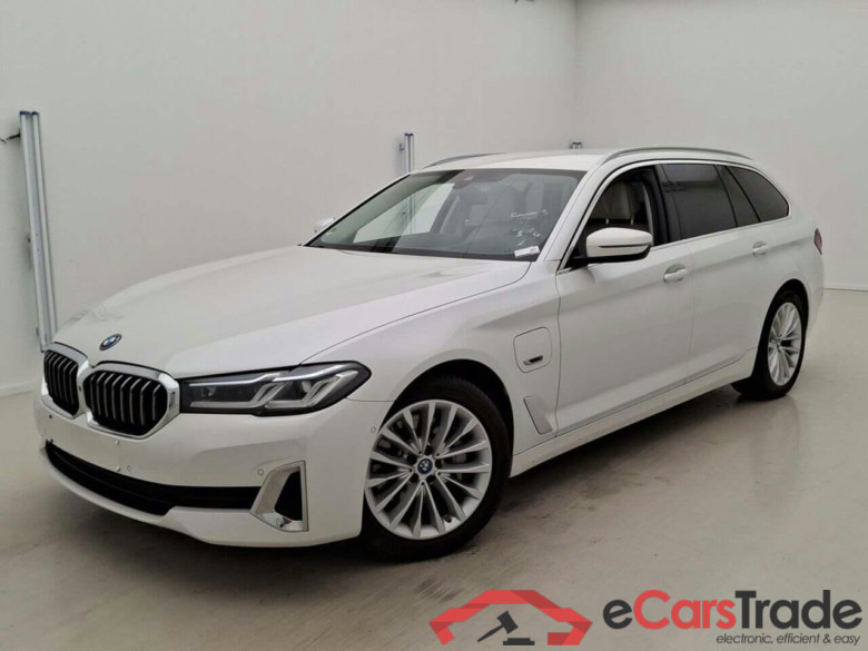 BMW 5-serie Touring 530e XDrive Luxury Line #1