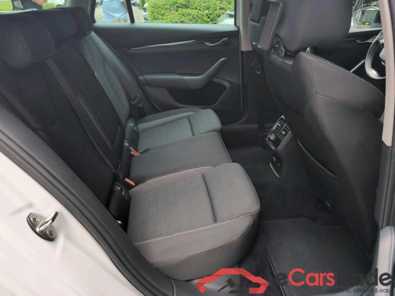 SKODA OCTAVIA COMBI 2.0 CRTDI 85KW DSG7 CLEVER #6