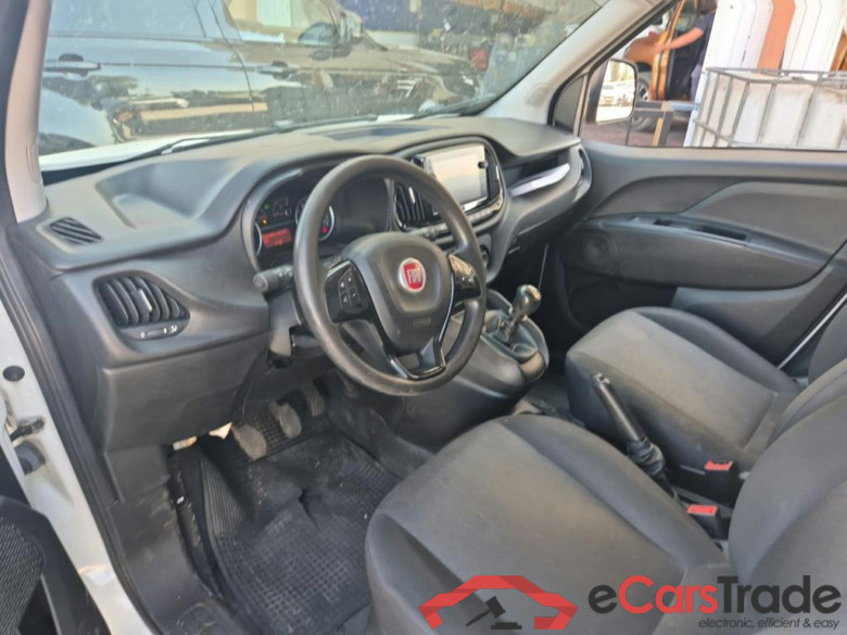 FIAT Doblò Cargo/2015/4P/furgón derivado de turismo Cargo SX 1.6 Mjet 66kW (90CV) (AC) #3