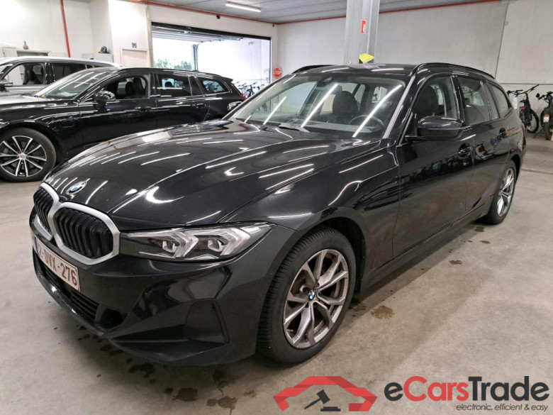 BMW - BMW 3 TOURING 318iA 156PK With Climatic & Navigation & Sport Seats & Active Cruise Control & Parking Assistant Pack & Foldable Trailer Hook  * PETROL *