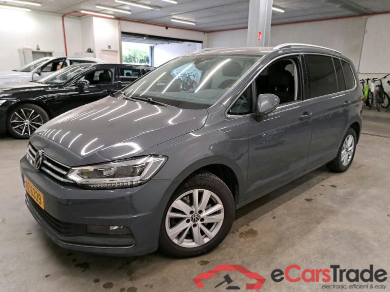 VOLKSWAGEN - VW  TOURAN TDi 150PK DSG Highline Pack Business Plus & Family & Ergo Driver Seat 14 Way Adjustable & Nav Discover Media & Easy Open & Two Individual Seats Third Row & Rear Camera #1