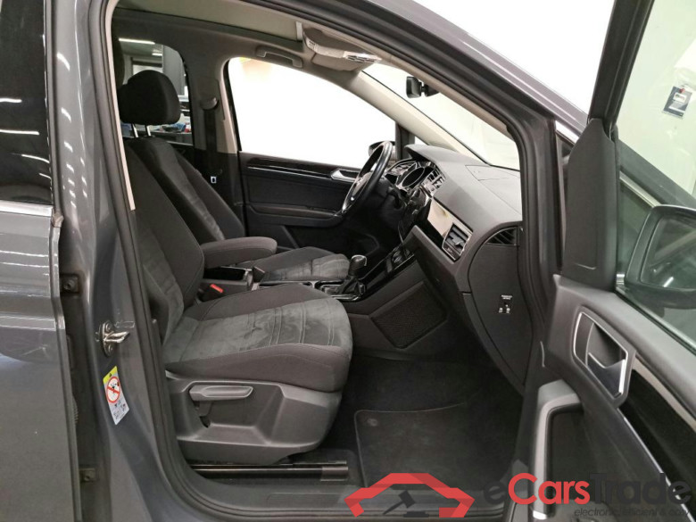 VOLKSWAGEN - VW  TOURAN TDi 150PK DSG Highline Pack Business Plus & Family & Ergo Driver Seat 14 Way Adjustable & Nav Discover Media & Easy Open & Two Individual Seats Third Row & Rear Camera #3