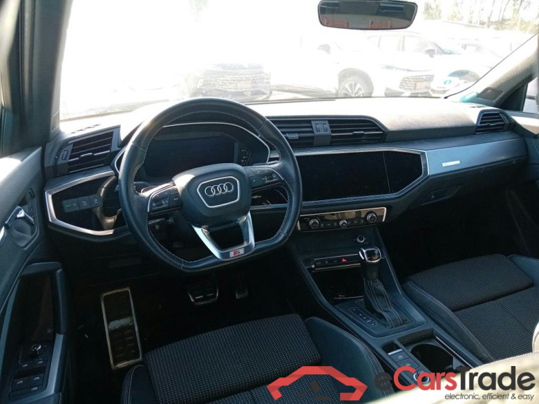 AUDI Q3 / 2018 / 5P / todoterreno 45 TFSI e 180kW S tronic Black Line #3