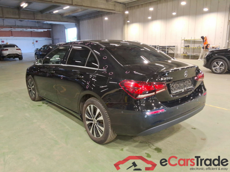 MERCEDES-BENZ A-CLASS LIMOUSINE 1.3 A 250 E BUSINESS SOLUTION DCT #2