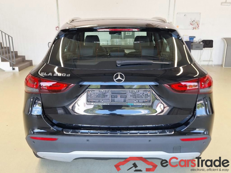 Mercedes GLA 200d Aut. LED Widescreen Navi 1/2 Sport-Leather KeylessGo Camera Klima PDC ... #6