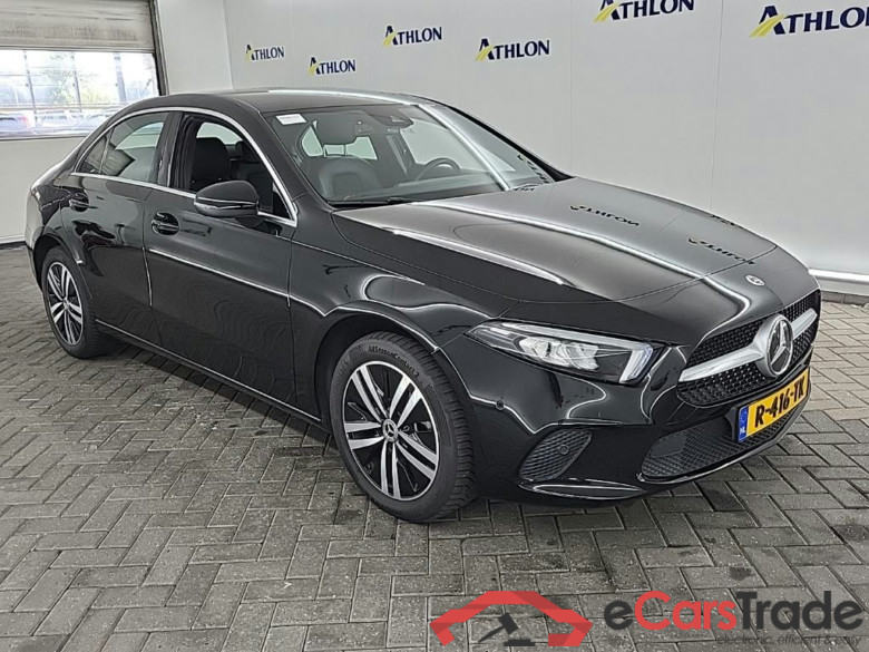 MERCEDES-BENZ A-Klasse Limousine A 250 e DCT Luxury Line 4D 160kW #2