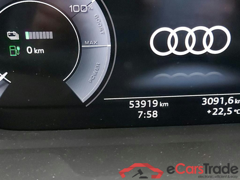 AUDI - AUD Q3 SB 45 TFSI e 245PK S-Tronic Pack Platinum With Heated Seats & LED & Rear Camera & Adaptive Cruise Control  * HYBRID * #5