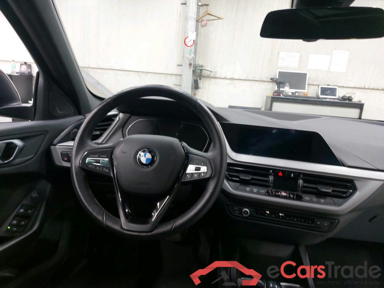 BMW 116d Aut. Pano LED Navi KeylessGo Klima PDC ... #3