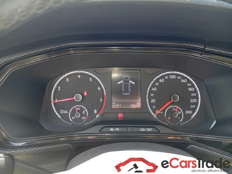 VOLKSWAGEN T-Cross / 2018 / 5P / todoterreno Advance 1.0 TSI 81kW (110CV) DSG (AC3) #4