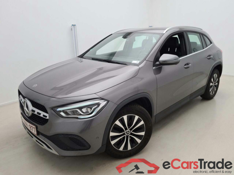 MERCEDES-BENZ GLA 180 7G-DCT LUXURY LINE