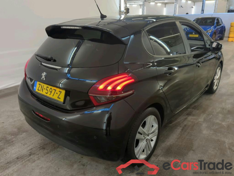 Peugeot 208 Signature 1.2 PureTech 82 5d #2