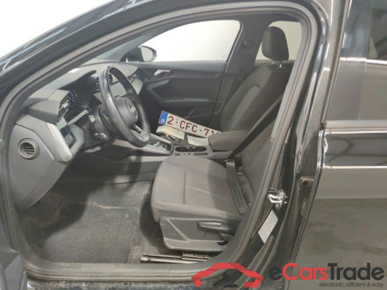 Audi A3 Sportback 2.0 30 TDi 85kW S tronic Attraction B.E. 5d #3