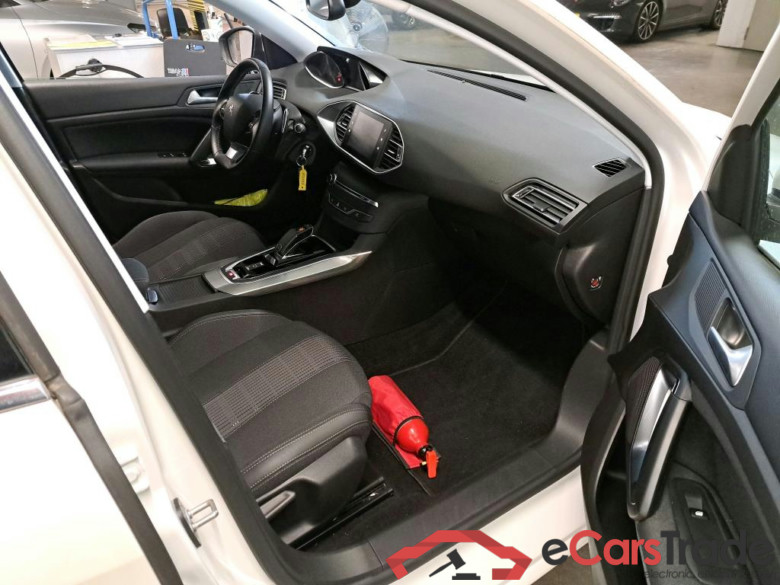 Peugeot 308 SW 1.2 PureTech Allure Aut. LED Display 1/2 Leather Camera Klima PDC ... #5