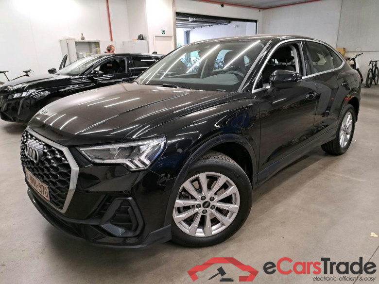 AUDI - AUD Q3 SB 45 TFSI e 245PK S-Tronic Pack Platinum With Heated Seats & Adaptive Cruise & Rear Camera & Towing Hook #1