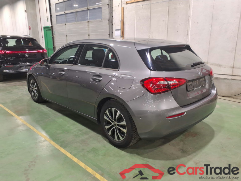 MERCEDES-BENZ A-CLASS 1.3 A 180 ESSENTIAL LINE DCT #2