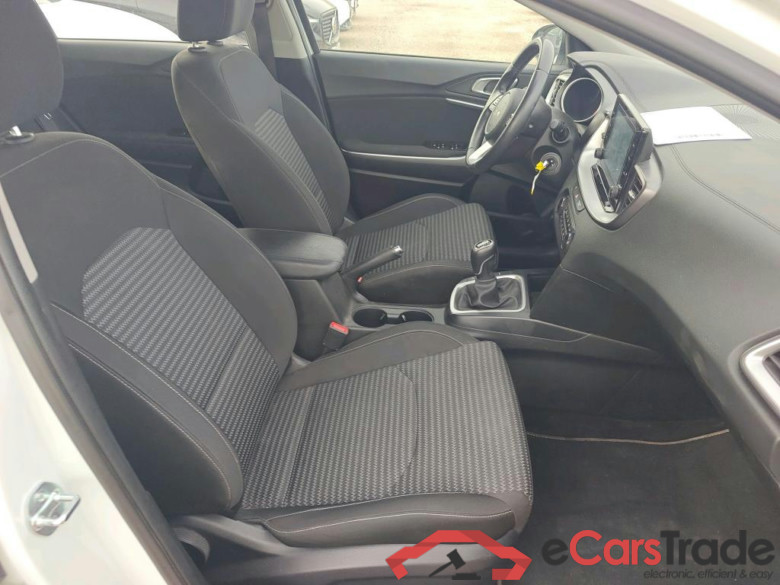 KIA Ceed / 2021 / 5P / berlina con portón 1.0 T-GDi 74kW (100CV) Drive #6