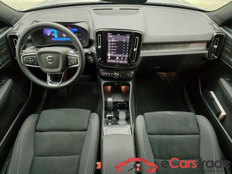 VOLVO XC40 2.0 B3 Plus Dark #6