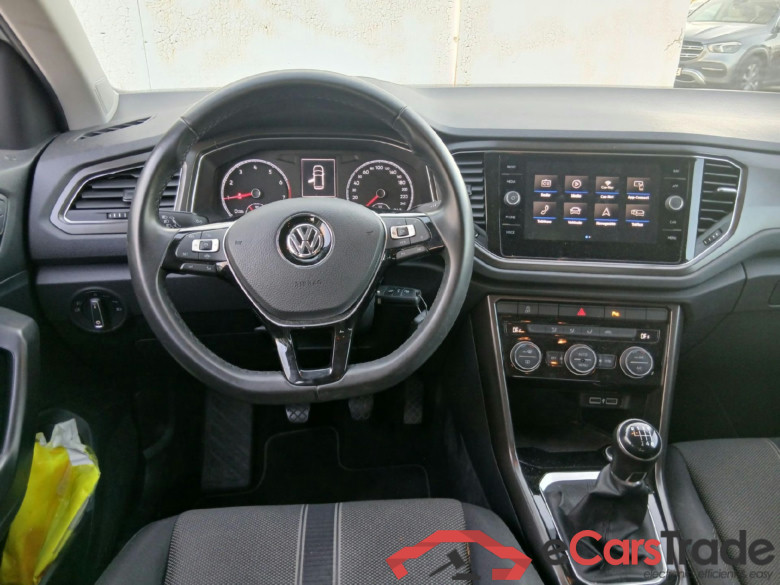 VOLKSWAGEN T-Roc / 2017 / 5P / todoterreno Advance 1.0 TSI 85kW (115CV) #3