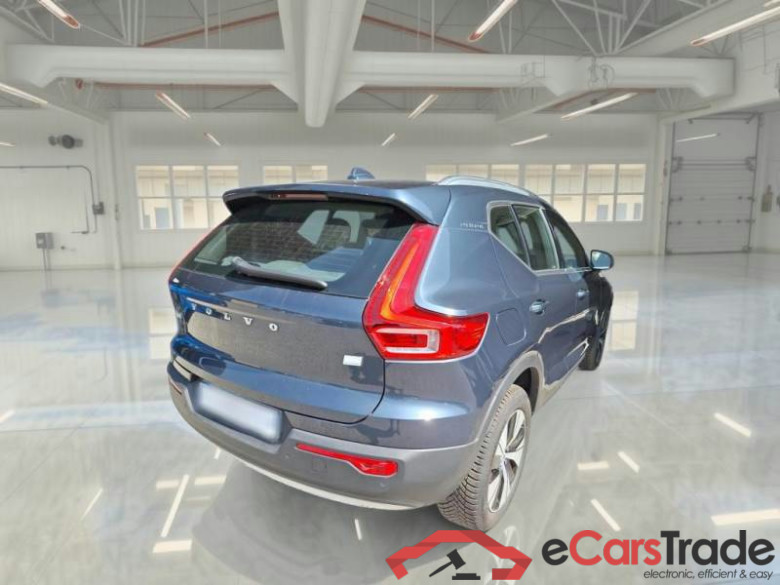 VOLVO XC40 / 2017 / 5P / SUV T4 PLUG-IN HYBRID AUTO RECH INSCRIP EXPR #2