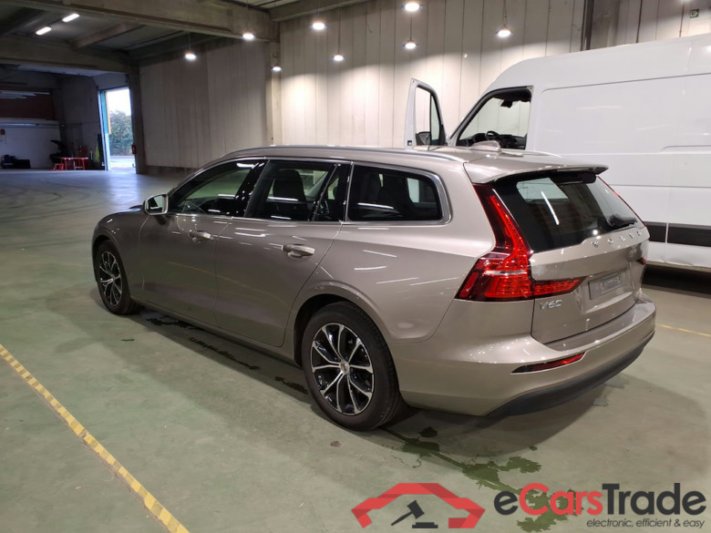 VOLVO V60 2.0 D3 MOMENTUM PRO #2